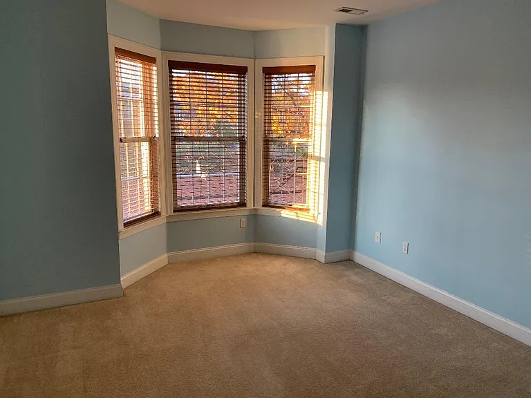 2449 Grays Ferry Ave — Photo 11