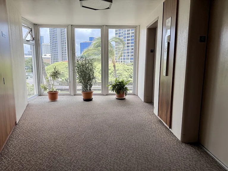 Ala Moana Blvd — Photo 24