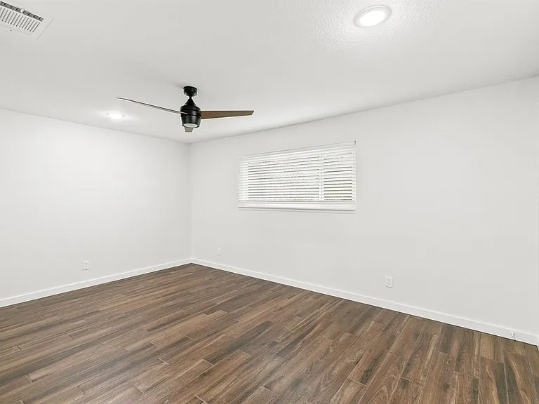 201 San Saba St — Photo 11