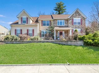 102 Daffodil Dr, East Stroudsburg, PA 18301