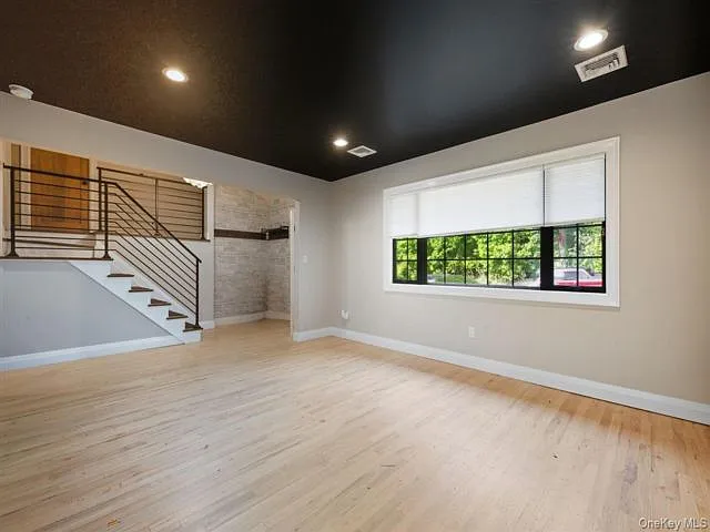 2 Cornwall Ln — Photo 3