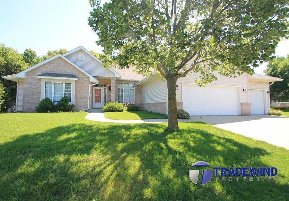 1st image of 1411 Ravenwood Dr