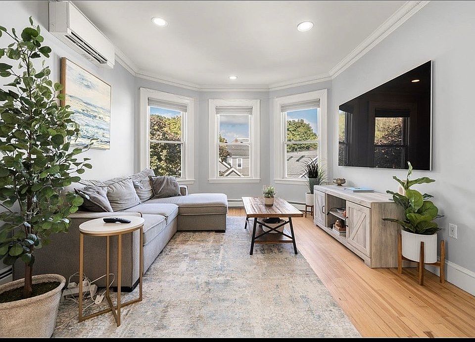 1st image of 118 Franklin St #3