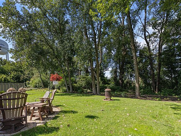 4th image of 450 Cherry Hills Dr