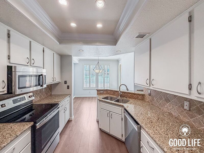 1st image of 640 Camino De La Reina APT 1109