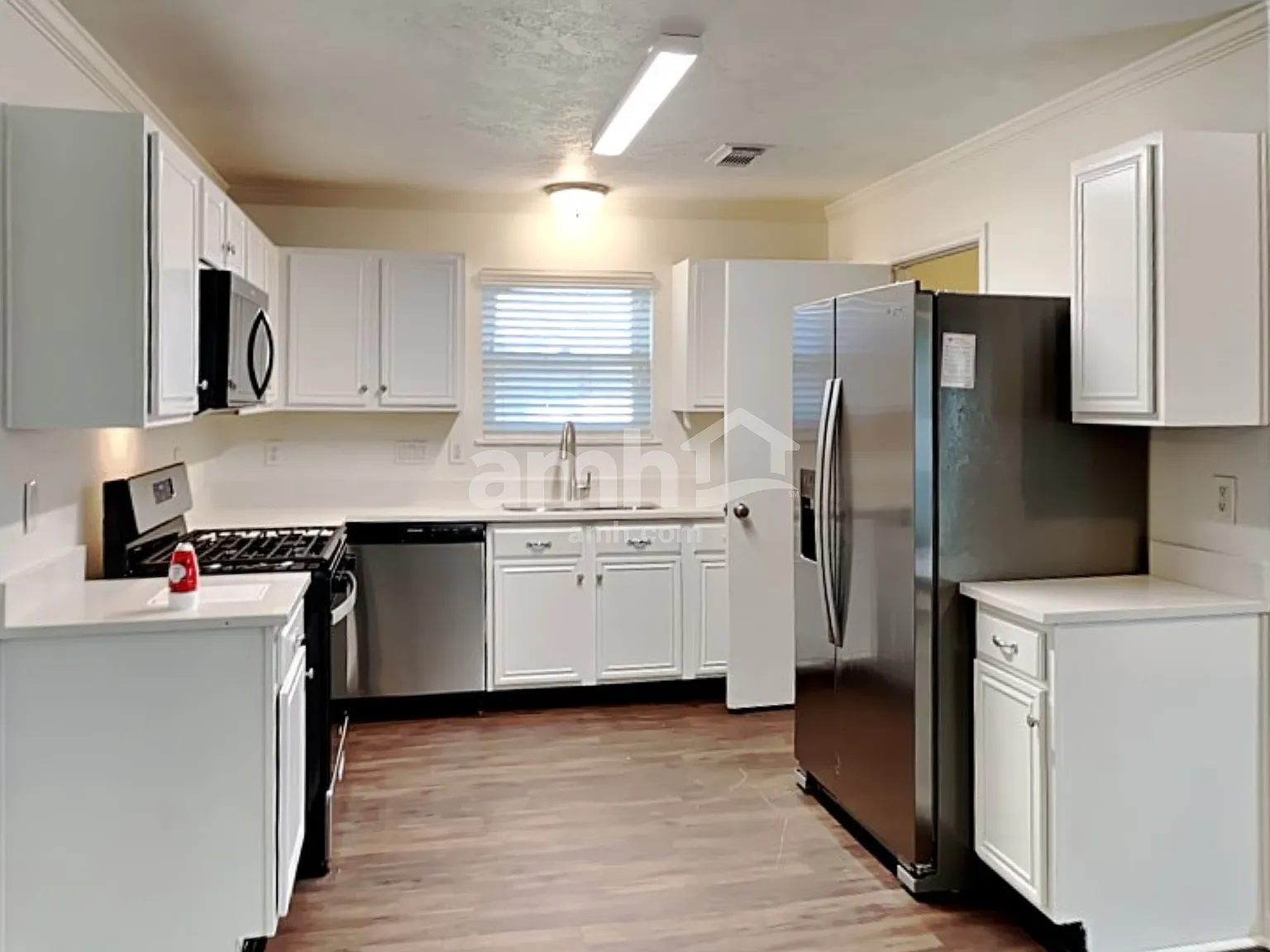 4 bed, 2.5 bath, 2803 sqft, $2,135 — Photo 3