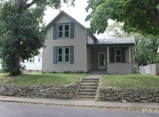625 S 12th St, Pekin, IL 61554