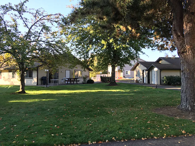 900 N Douglas St — Photo 14