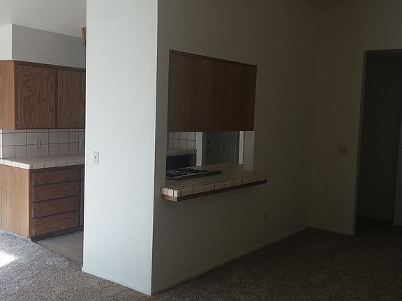 5th image of 1045 Oakdale Ln