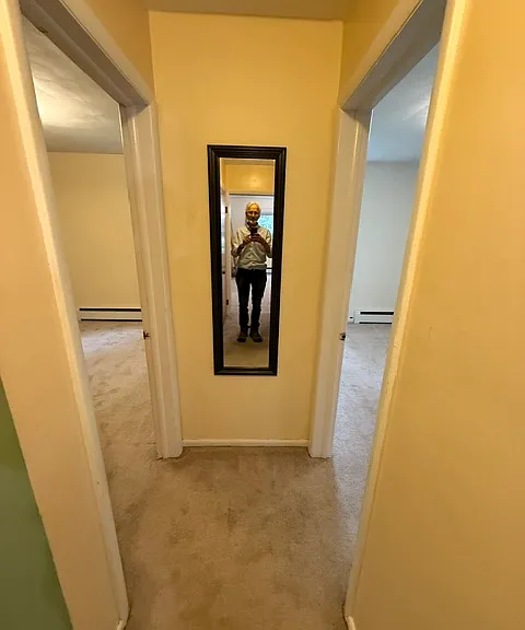 hall to the 2 smaller bedrooms