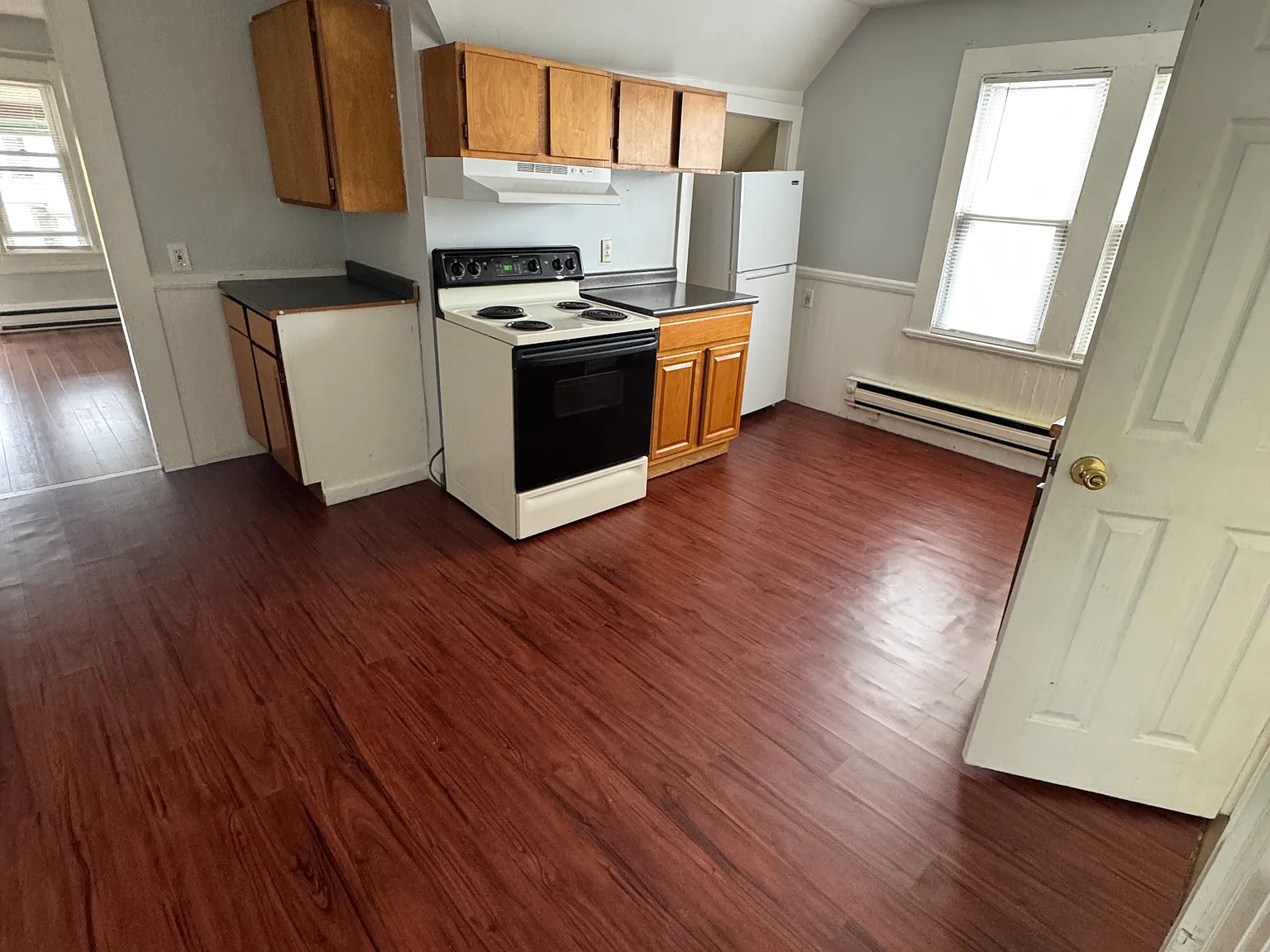2 bed, 890 sqft, $1,295 — Photo 2