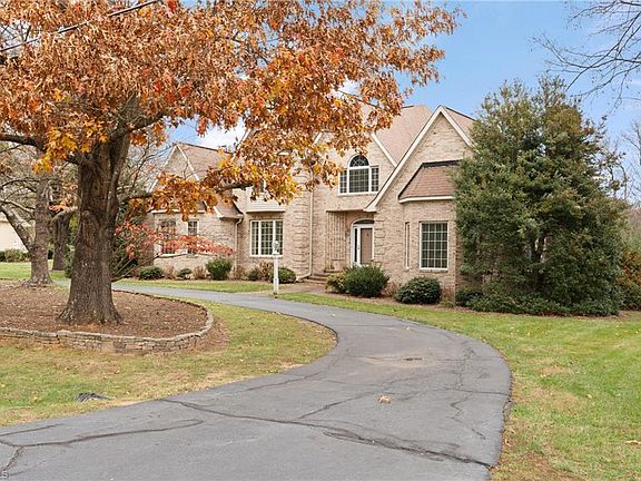 5th image of 391 Country Club Dr