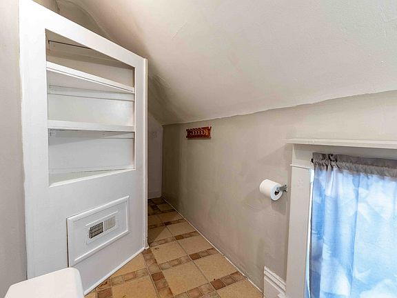 5th image of 300 Spencer St NE #2