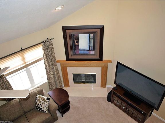 3rd image of 456 E Heritage Dr