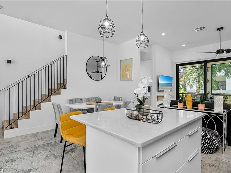 3016 Van Buren Ave — Photo 5