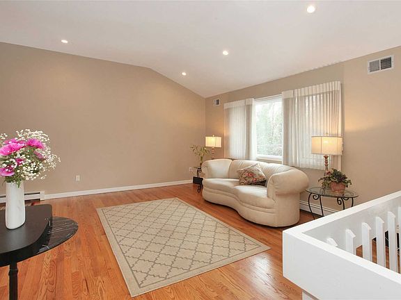 2nd image of 77 Willow St