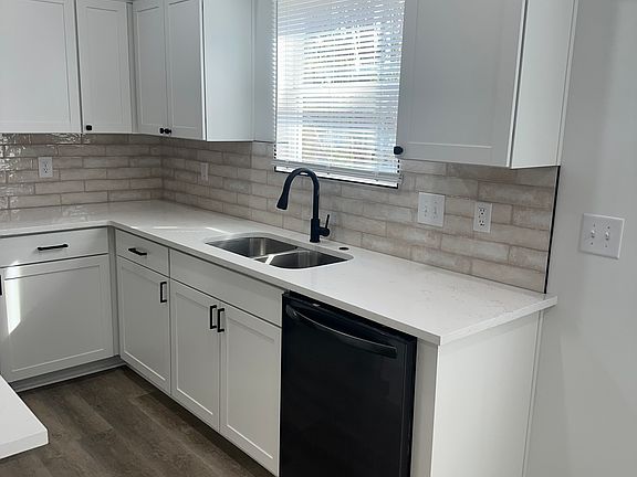 4th image of 155 Ferguson St #155