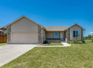 211 S Stoneridge St, Valley Center, KS 67147