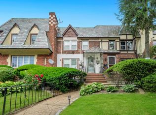19 Dartmouth St, Valley Stream, NY 11581