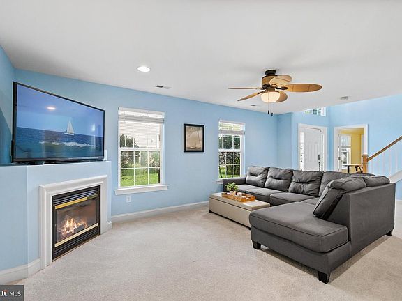 4th image of 17285 Queen Anne Way
