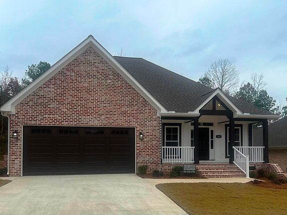 3rd image of 121 Village Cir