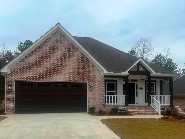 121 Village Cir, Anniston, AL 36207