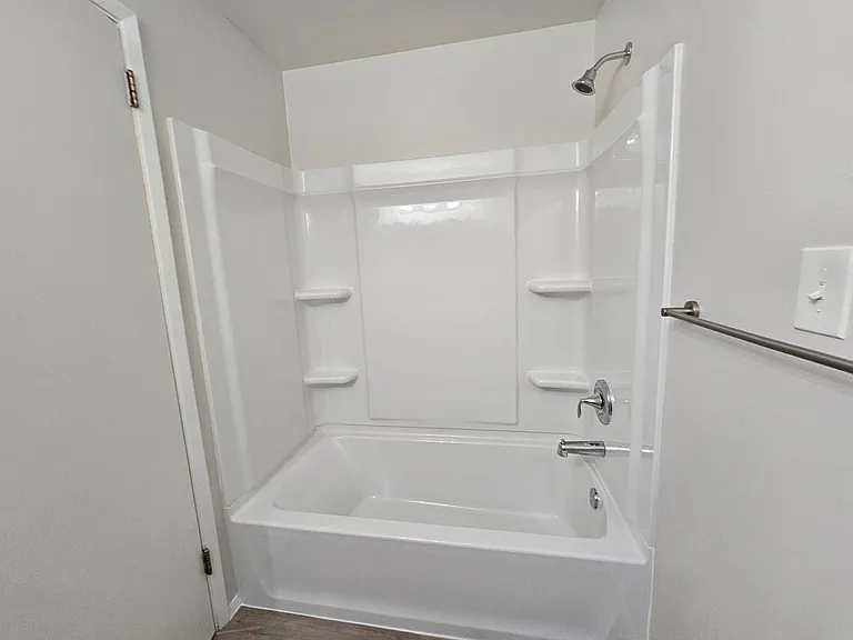 Julee Apartments — Photo 13