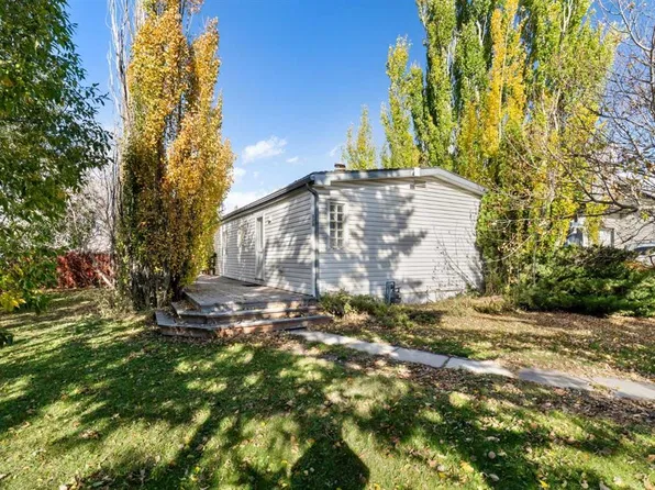 320 S Railway Ave NW, Rocky View County, AB T0J 1X2