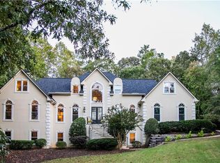 5940 Plantation Dr, Roswell, GA 30075