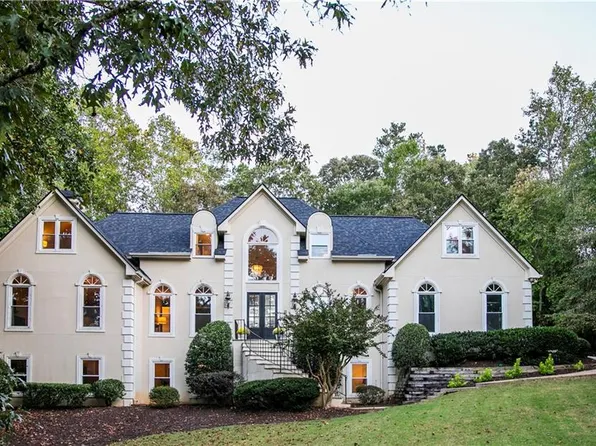 5940 Plantation Dr, Roswell, GA 30075