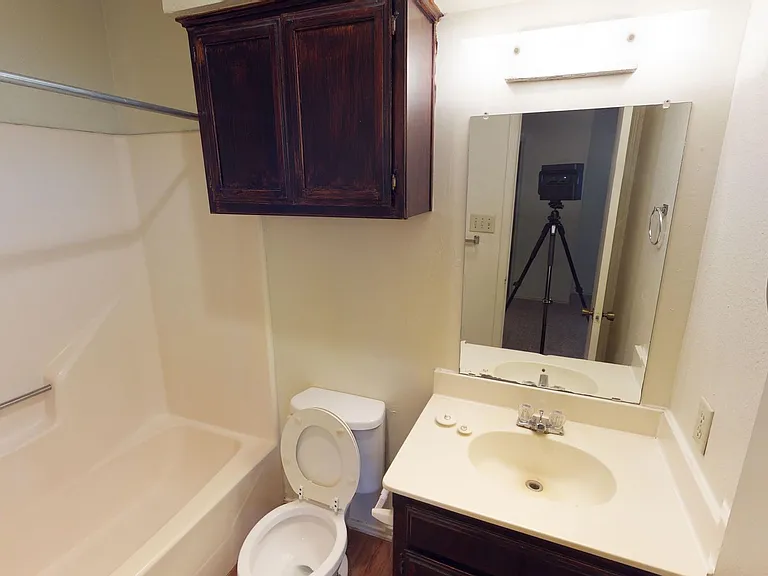 521 W Sycamore St — Photo 10