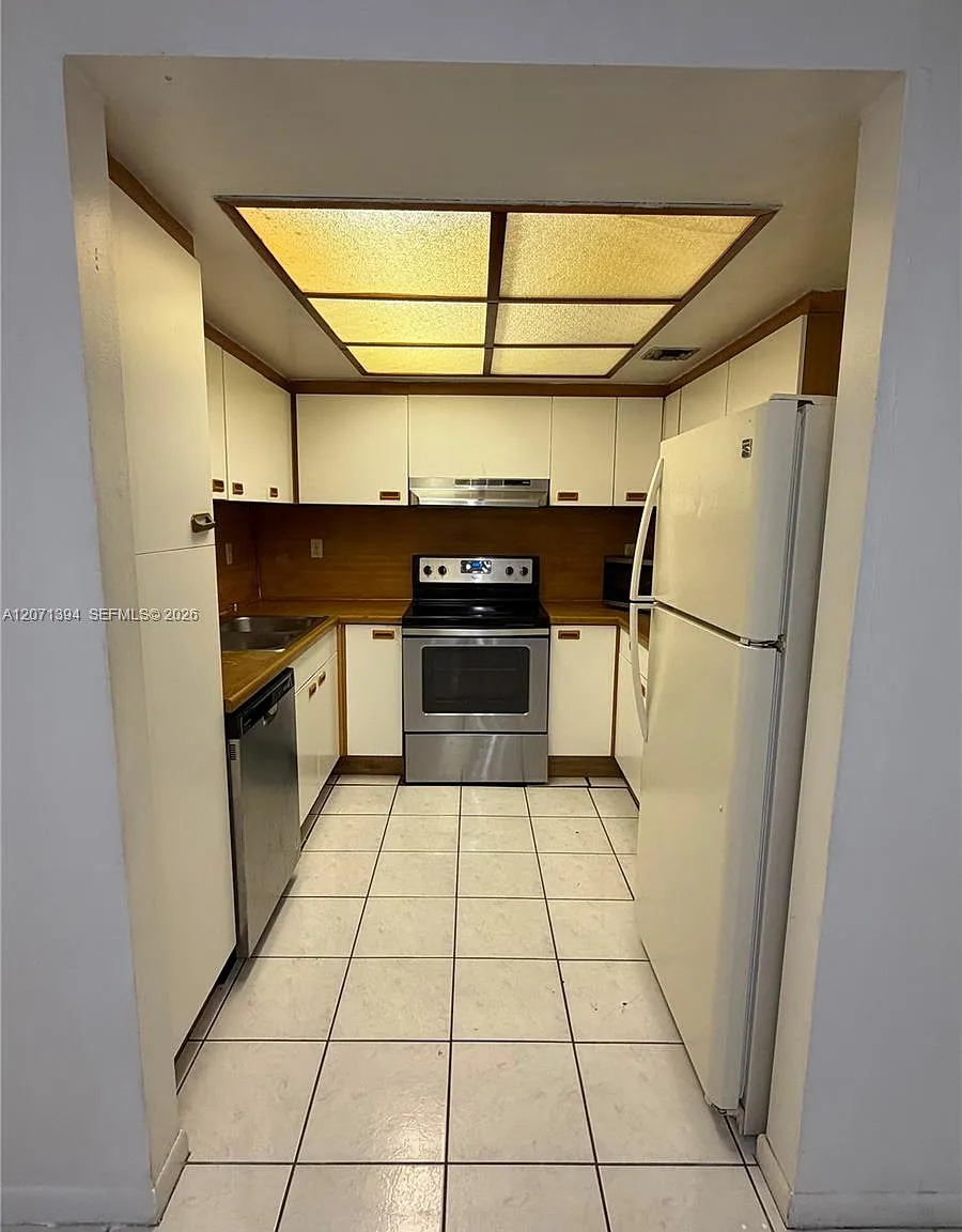 9015 SW 125th Ave — Photo 2