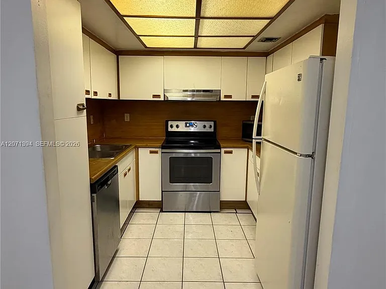 9015 SW 125th Ave #N-102 — Photo 2