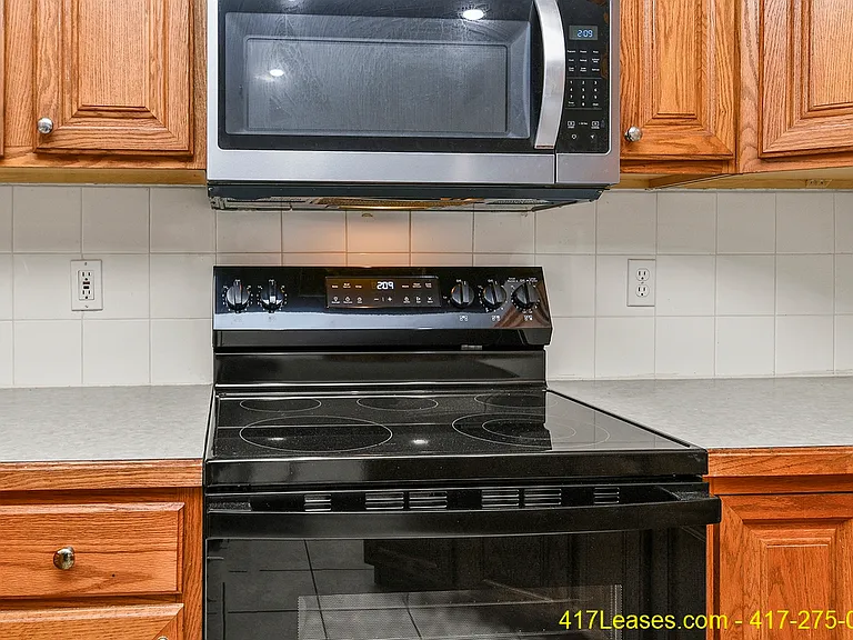 1261 E Lakewood St — Photo 16