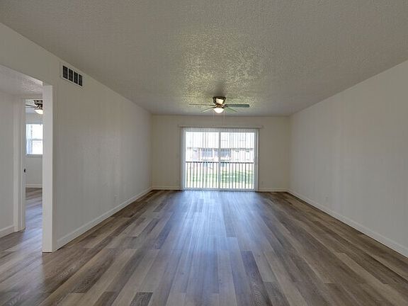 2 bedroom Living room