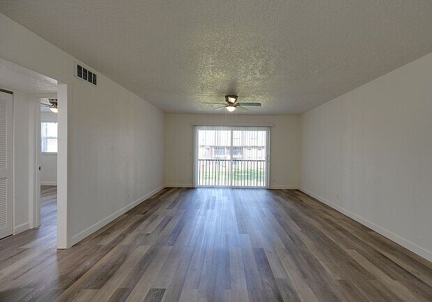2 bedroom Living room