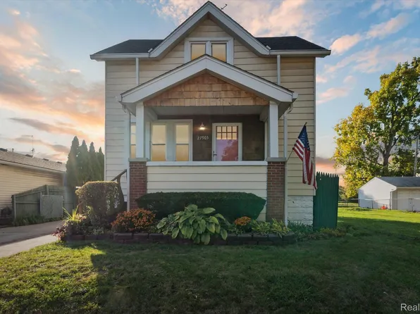 27903 Larchmont St, Saint Clair Shores, MI 48081