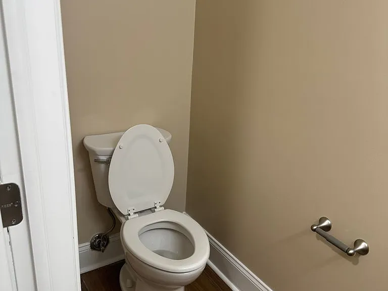 330 Linden Ave — Photo 5