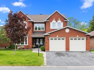 6 Zokol Cres, Ottawa, ON K2K 2K5