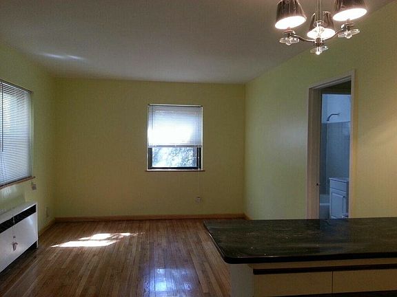 5th image of 3041 Edwin Ave