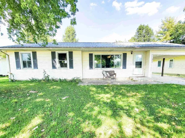 212 S 8th St SW, Clay City, IL 62824