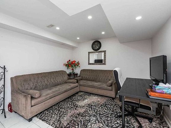3rd image of 24 Thornapple St