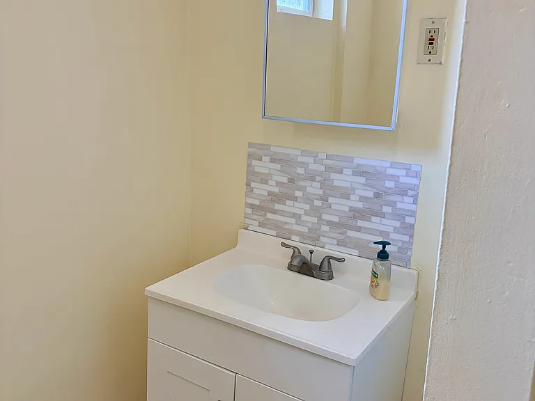 11 Hanover St #2 — Photo 8
