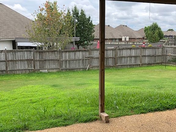 3rd image of 703 Clubhouse Dr