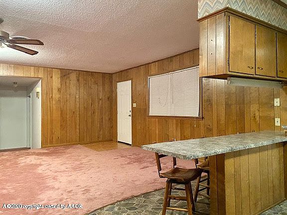 4th image of 1002 Hillcrest Dr