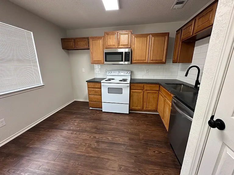 10410 Cymbal Dr — Photo 5