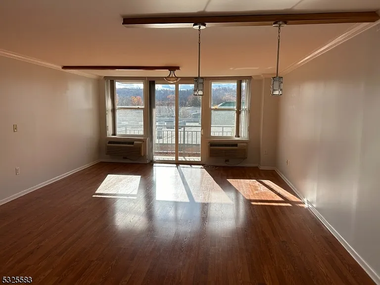 300 Main St #405 — Photo 2