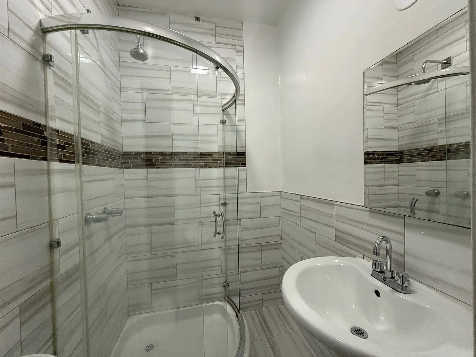 Studio, $975 — Photo 4