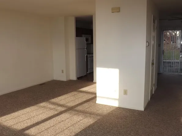 2403 Hillendale Dr, Norristown, PA 19403