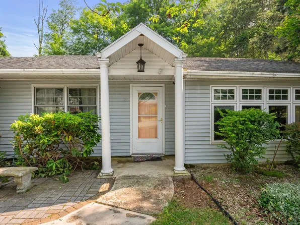 28 Tanglewood Drive, Hamden, CT 06518